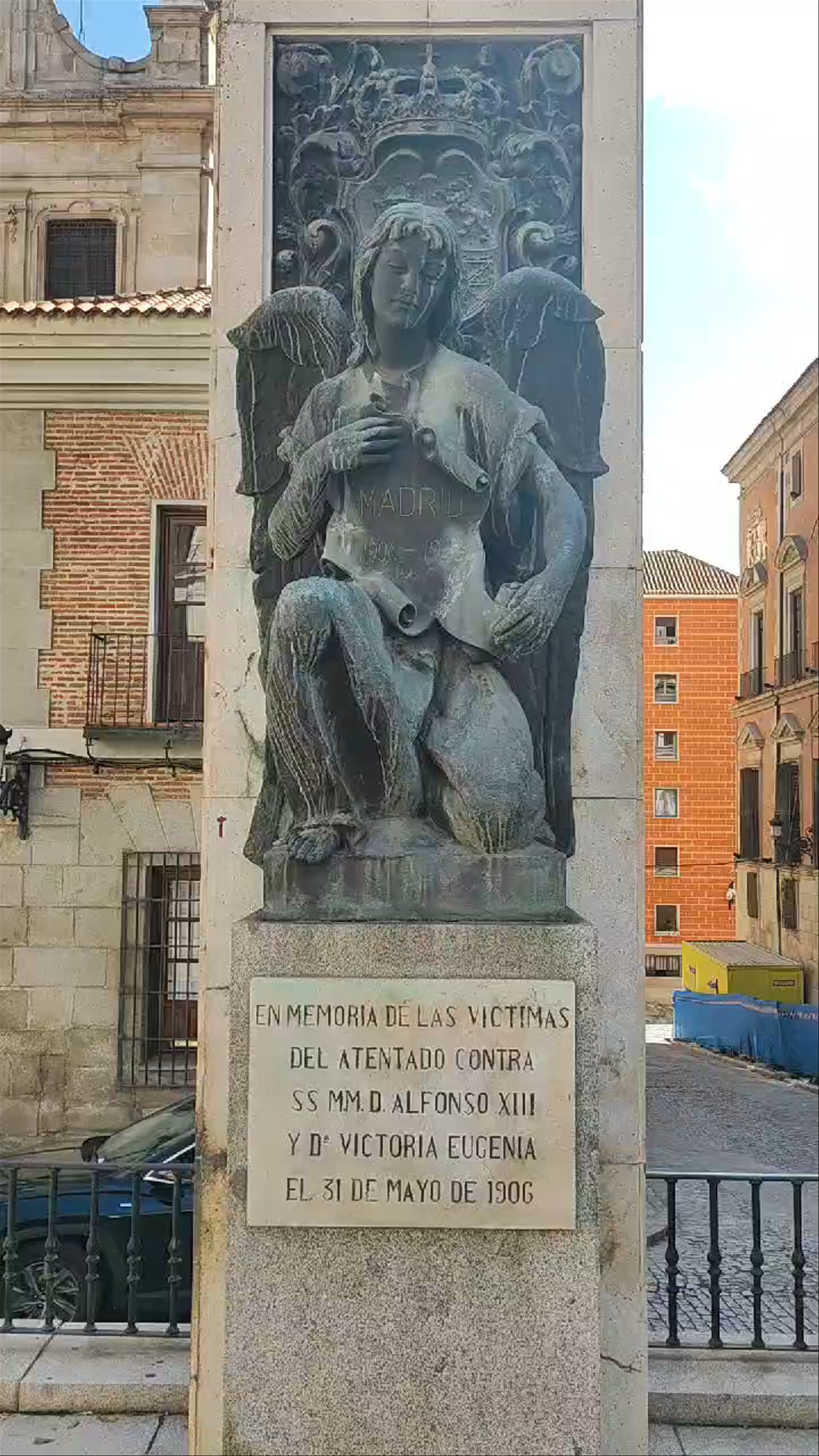 Monumento a Victoria Eugenia y Alfonso XIII: A Historic Tribute in Madrid