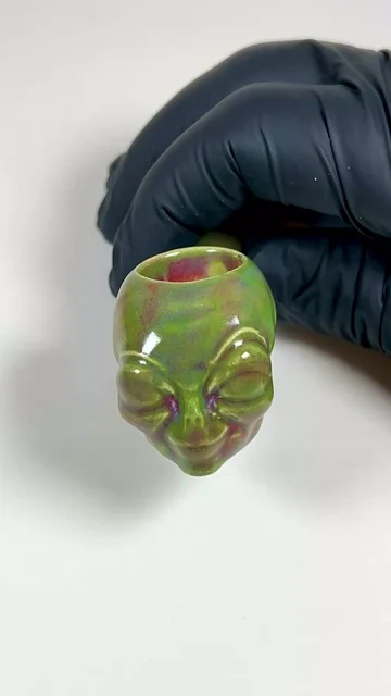 Preview pic of Alien Pipe - 4.5 Inches - Ceramic - Green, Red and Purple