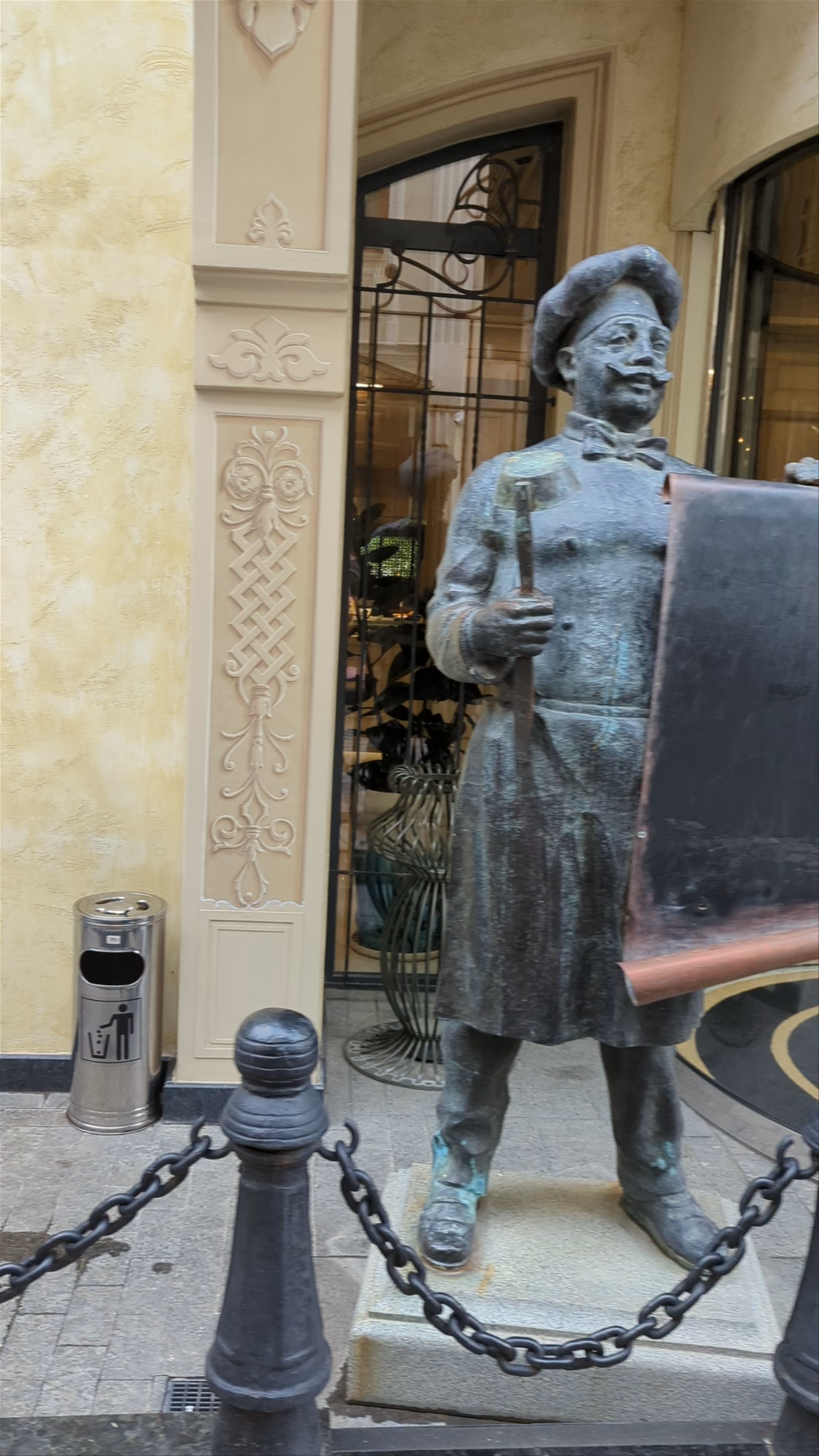 მონუმენტები/Monuments