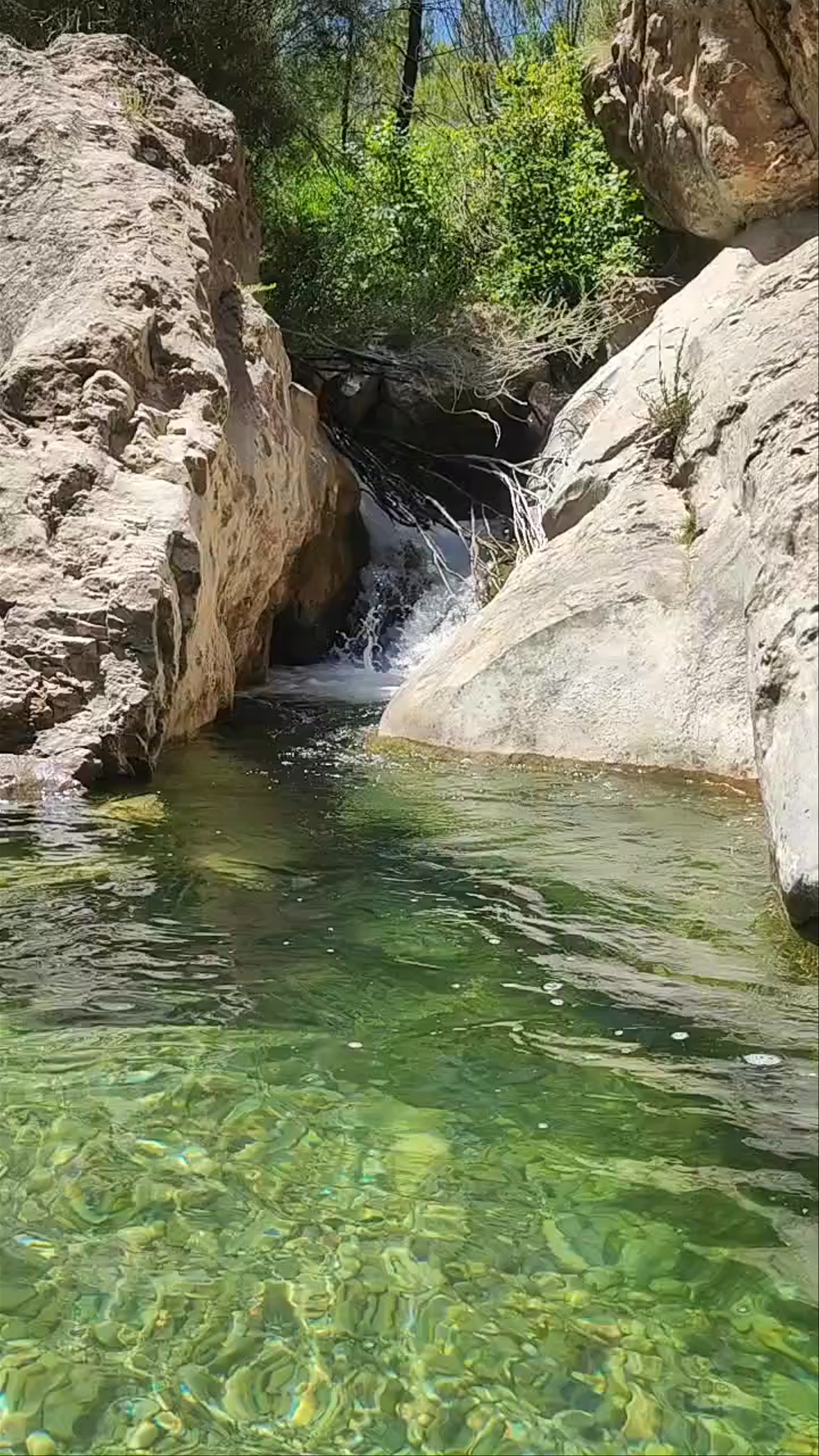 Crystal Clear Waters and Cliff Jumps at Río Tus, Spain