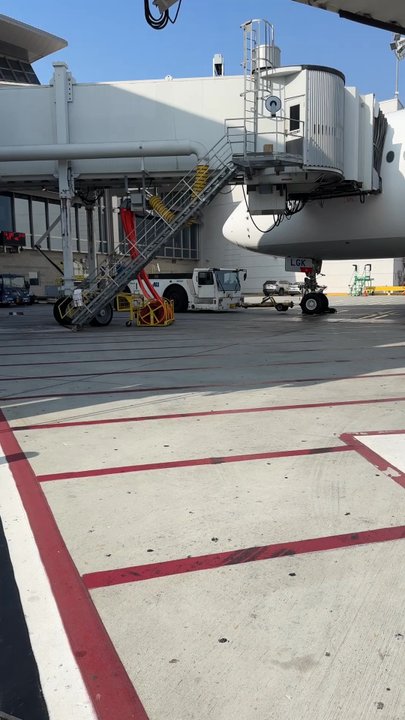 P/S - Airport Lounges Near Me - Los Angeles, California