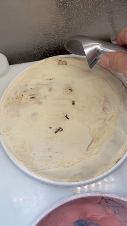 Cullens Ice Cream - Scooping - Ice Cream & Frozen Yogurt Near Me - Coon Rapids, Minnesota