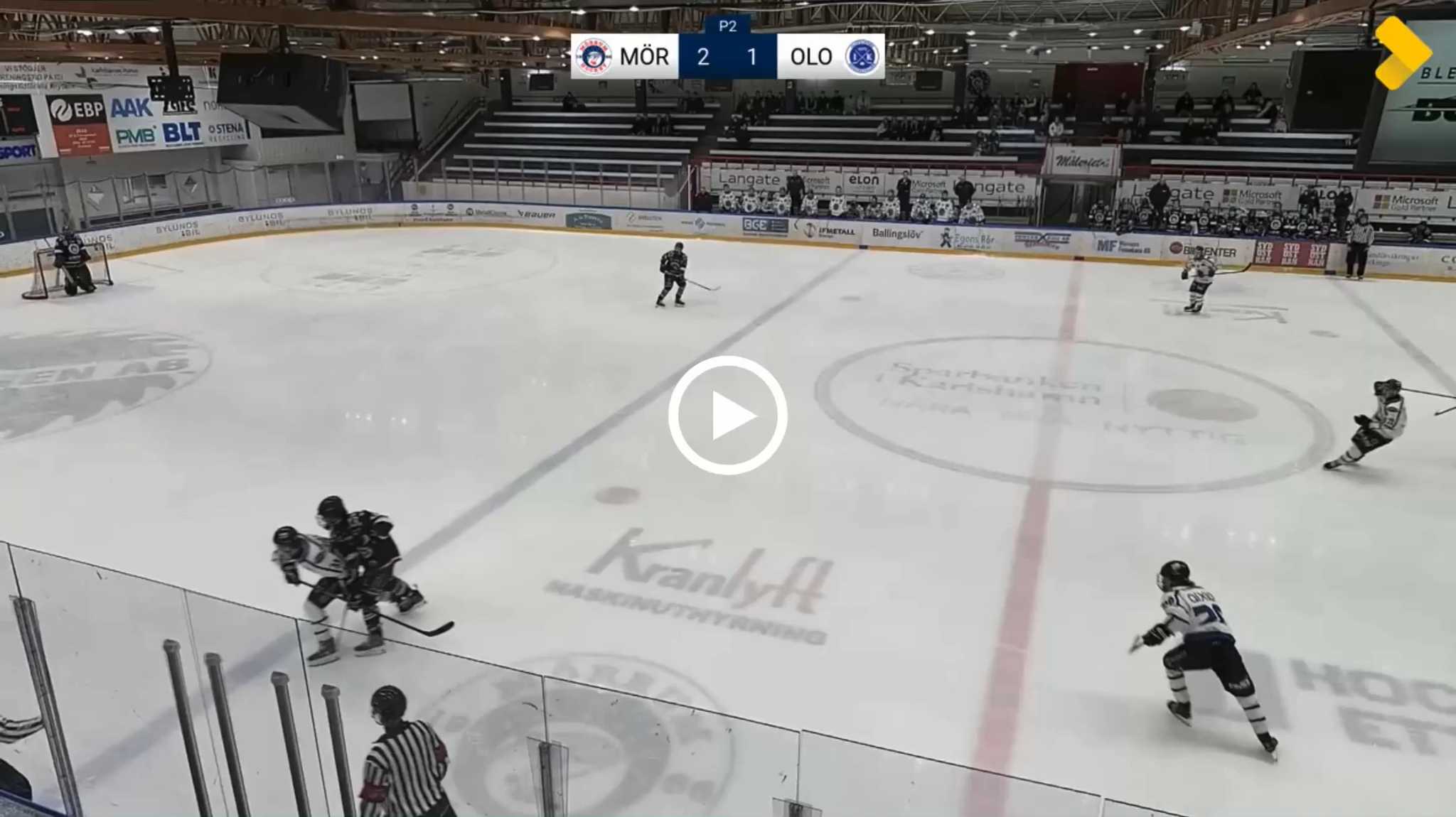 Sebastian Erkenbölling: dump, first on puck using body