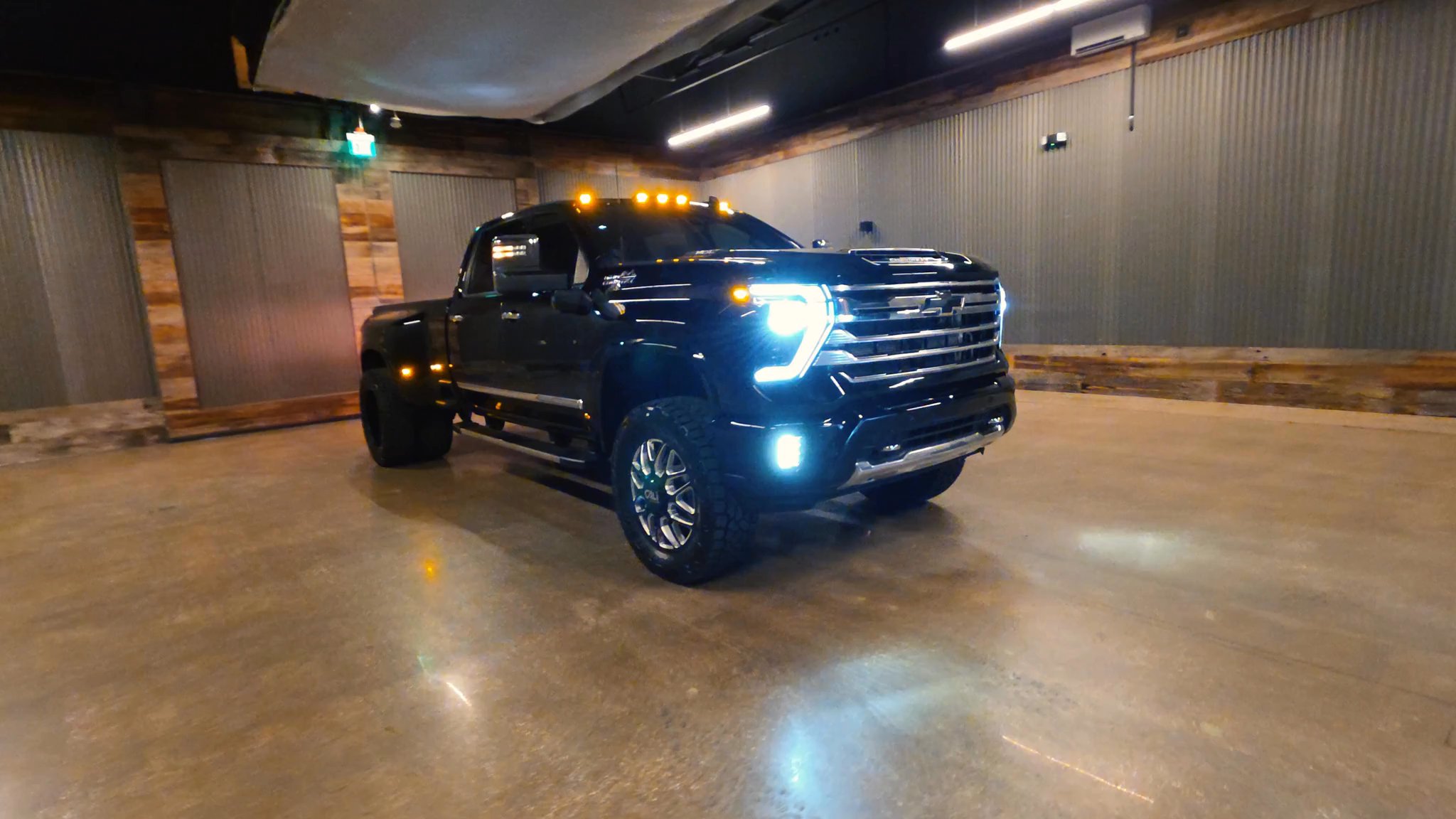 Lifted Trucks - #TX11487 - 2024 Chevrolet Silverado 3500HD High Country Crew Cab
