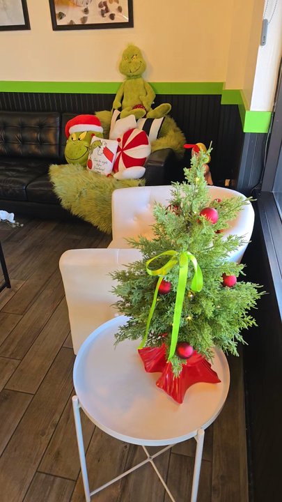 Bada Bling Cupcakes - It's so cute in here!! - Cupcakes Near Me - Gilbert, Arizona