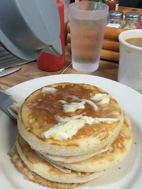 Log Cabin Diner - This place hit the spot!!! Perfect pancakes! - American Near Me - Klamath, California
