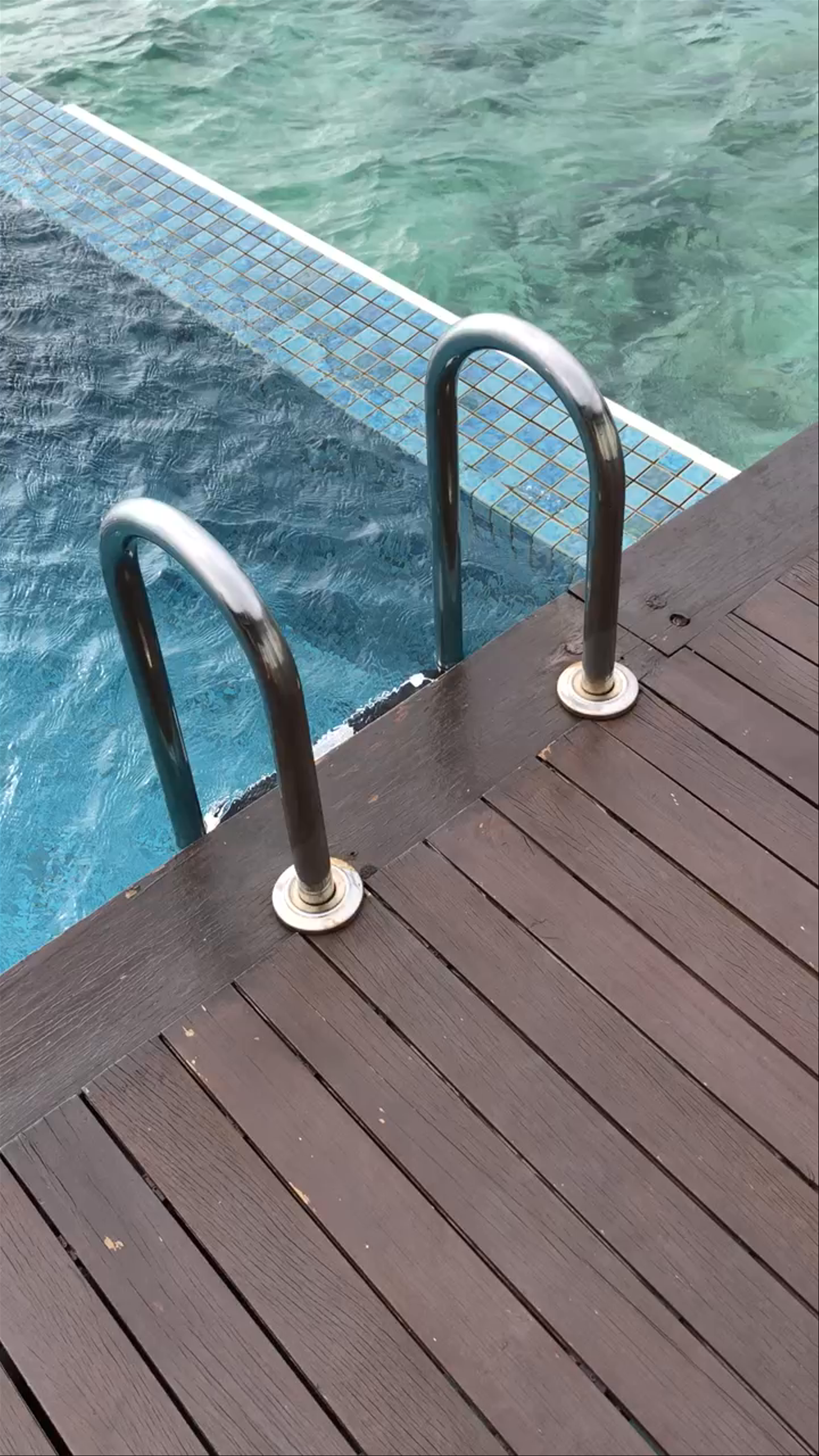Overwater Infinity Pool Serenity at The Residence Maldives, Falhumaafushi