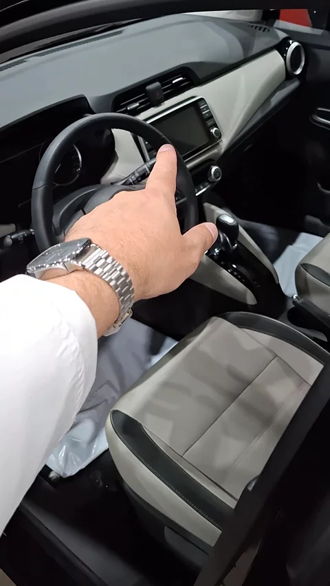 Nissan Sunny SL 2024