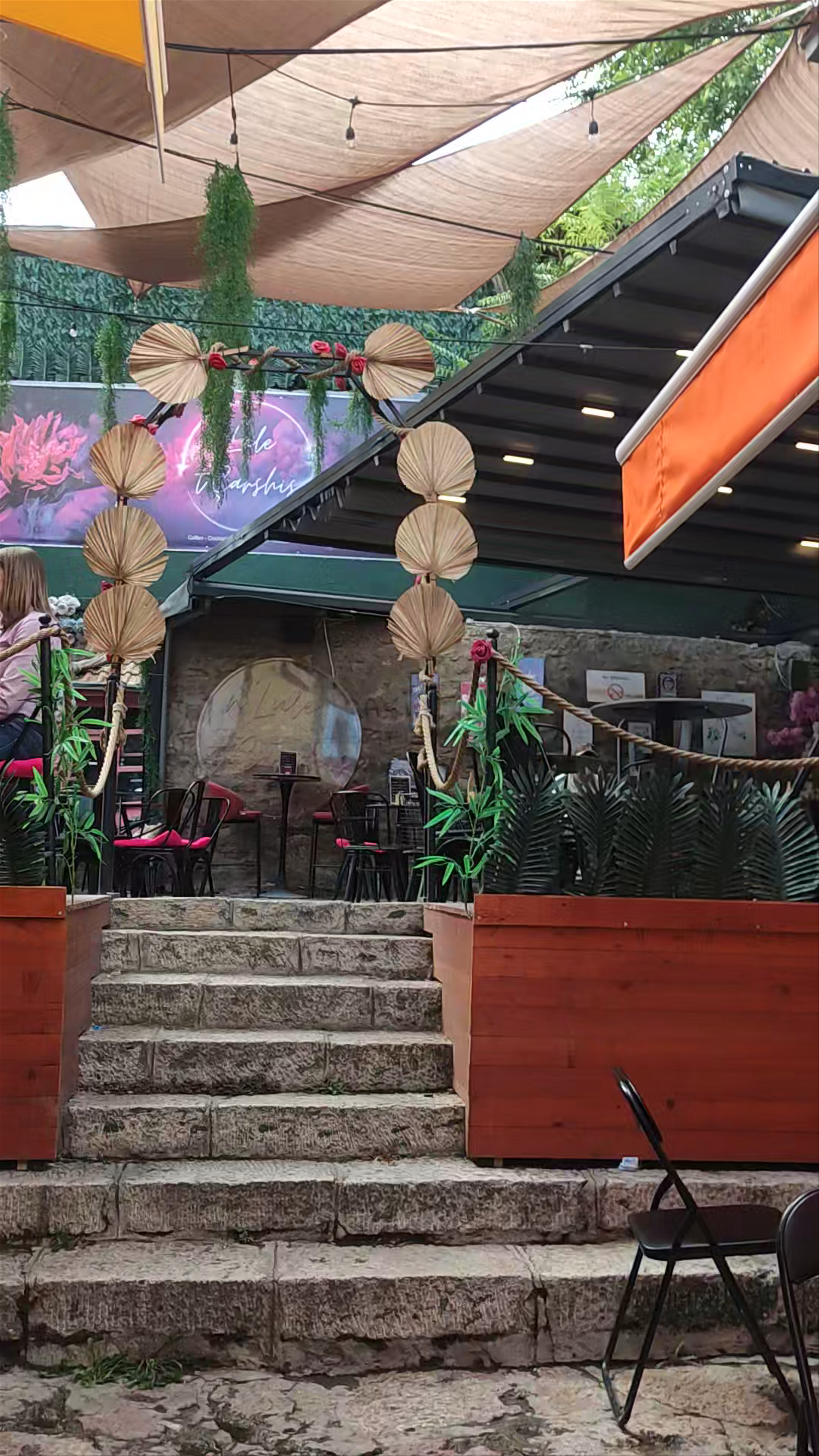 Shisha MK: A Cozy Outdoor Lounge Experience in Skopje
