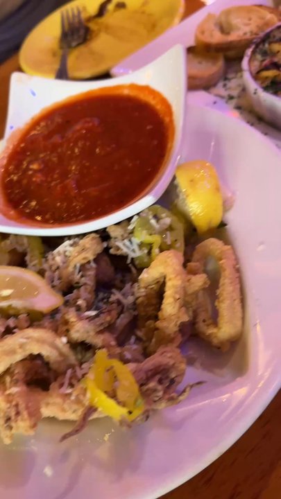 The Garlic - Appetizers and holiday decor - Italian Near Me - New Smyrna Beach, Florida
