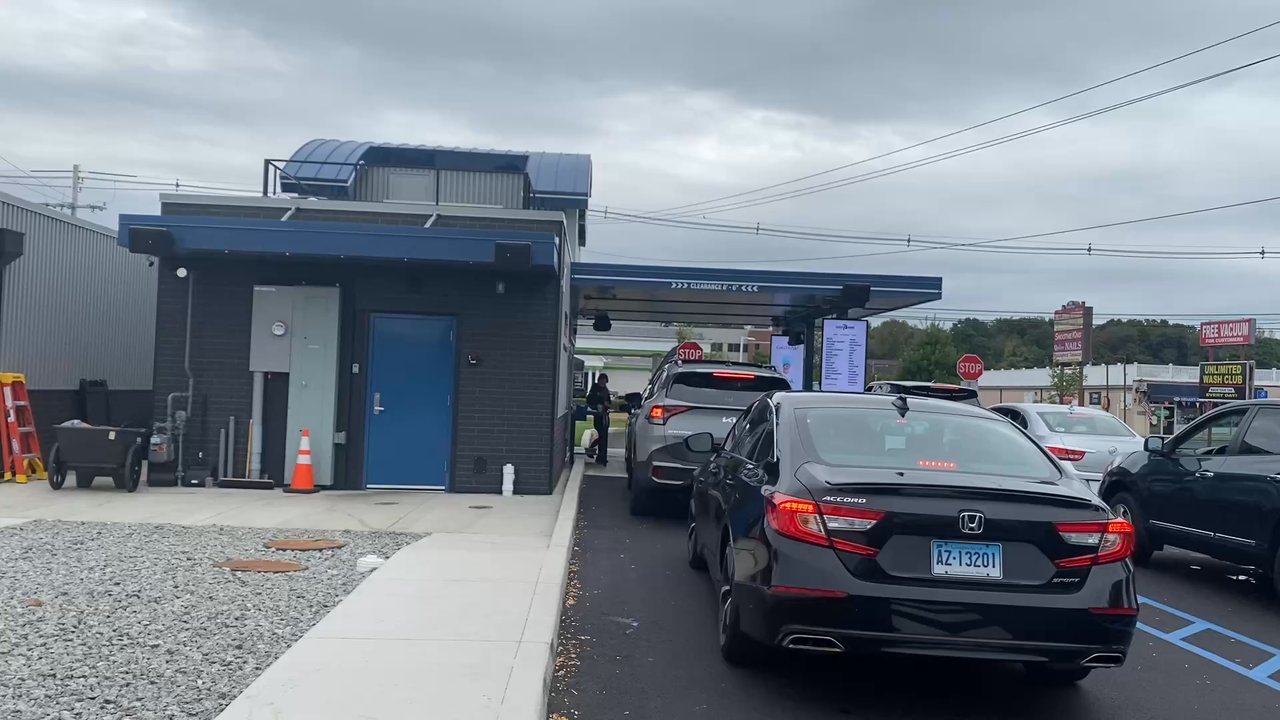 7 Brew Coffee - Drive thru line - Coffee & Tea Near Me - Wallingford, Connecticut