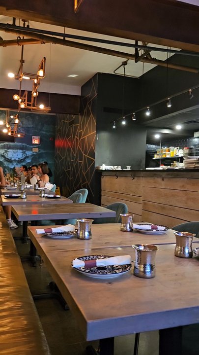 The Kettle - Ambiance - Halal Near Me - Toronto, Ontario