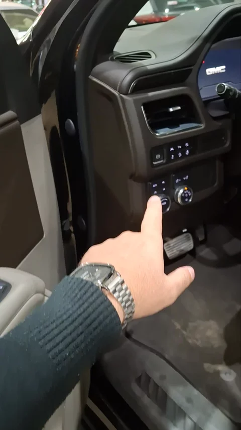 جي ام سي يوكن SLE 2023