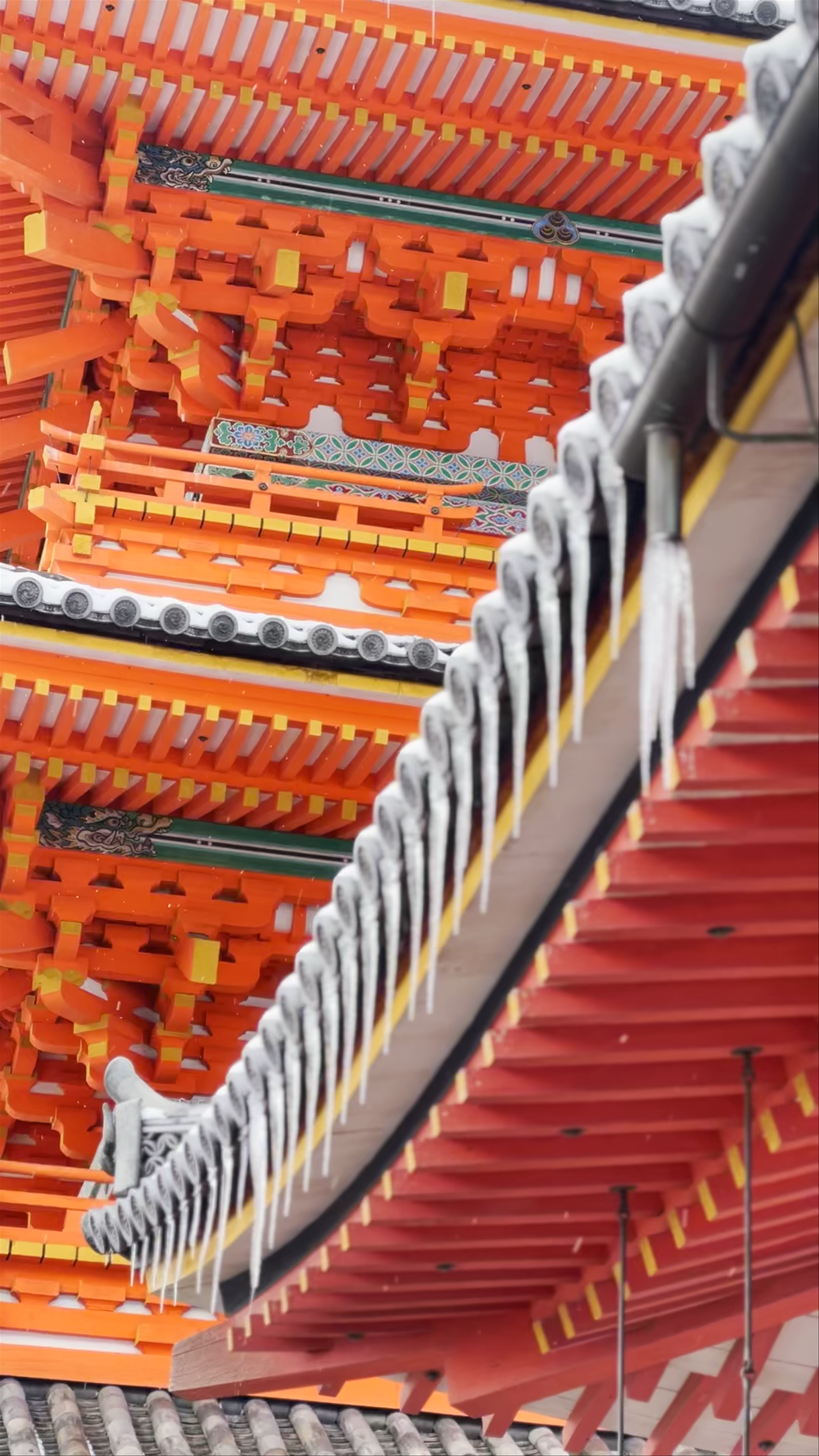 Kiyomizu-dera Winter Serenity: Icicles and Timeless Architecture in Kyoto