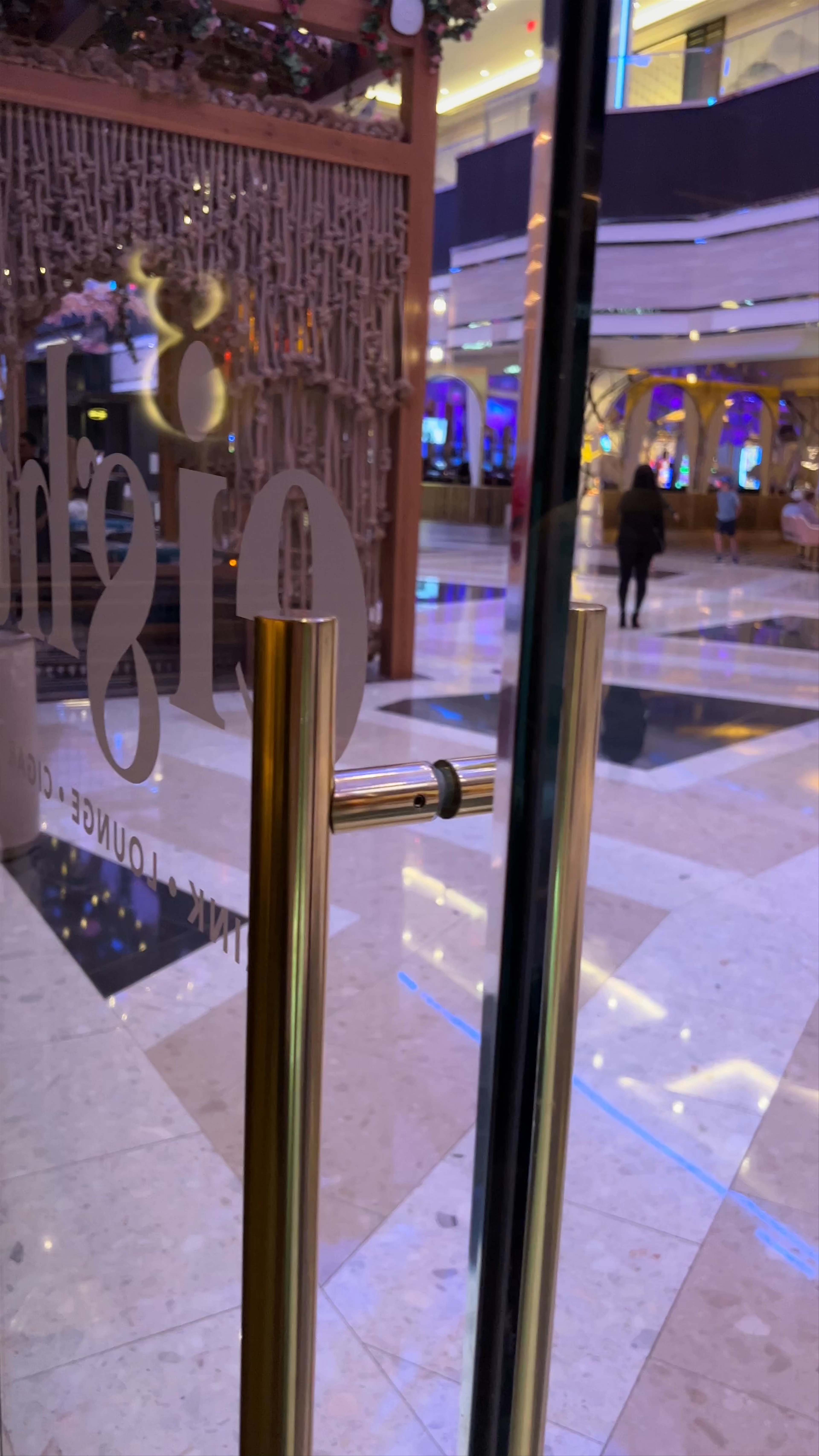 Eight Lounge: Luxurious Cigar and Hookah Lounge in Las Vegas