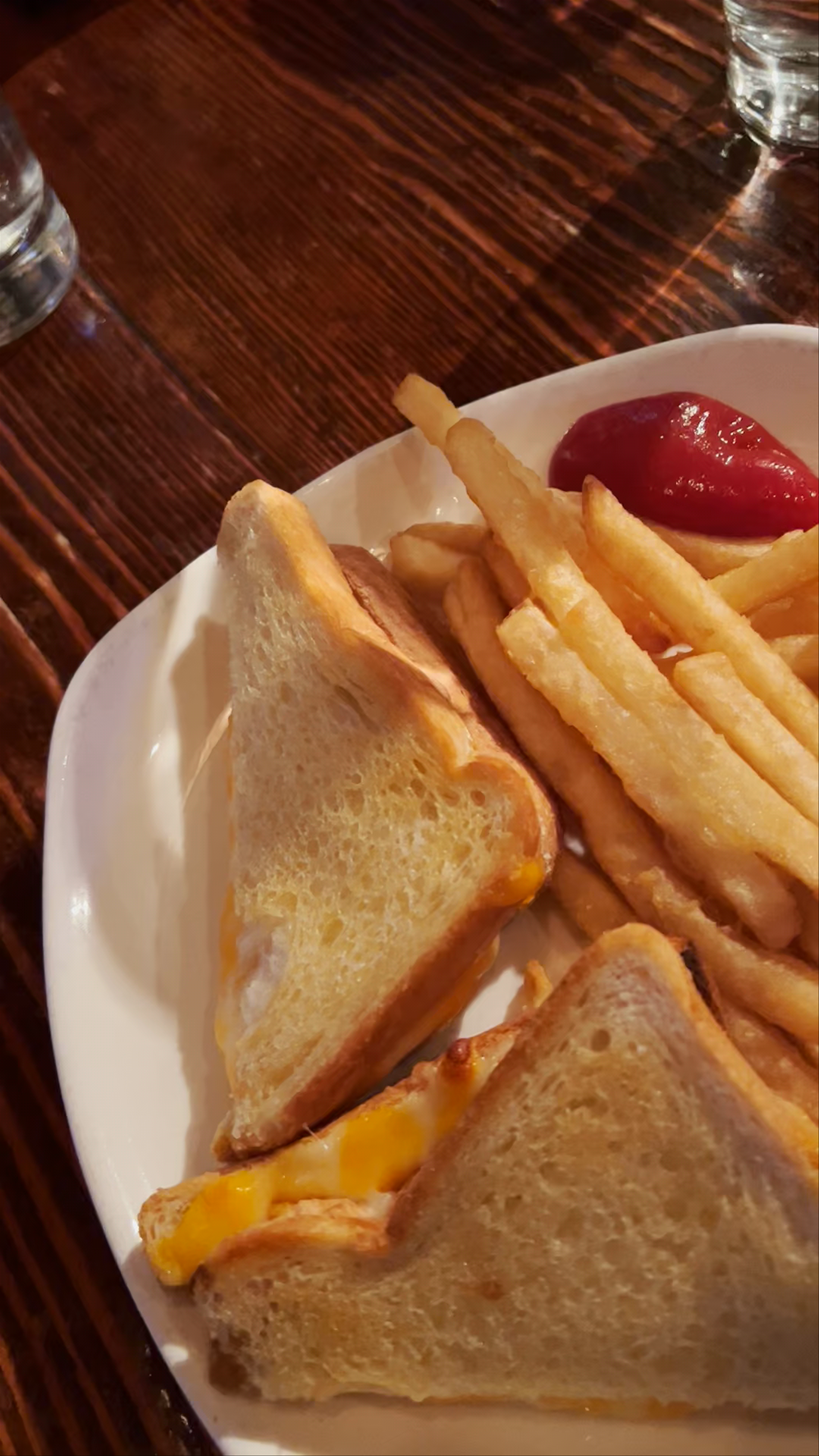 Flying Beaver Bar & Grill