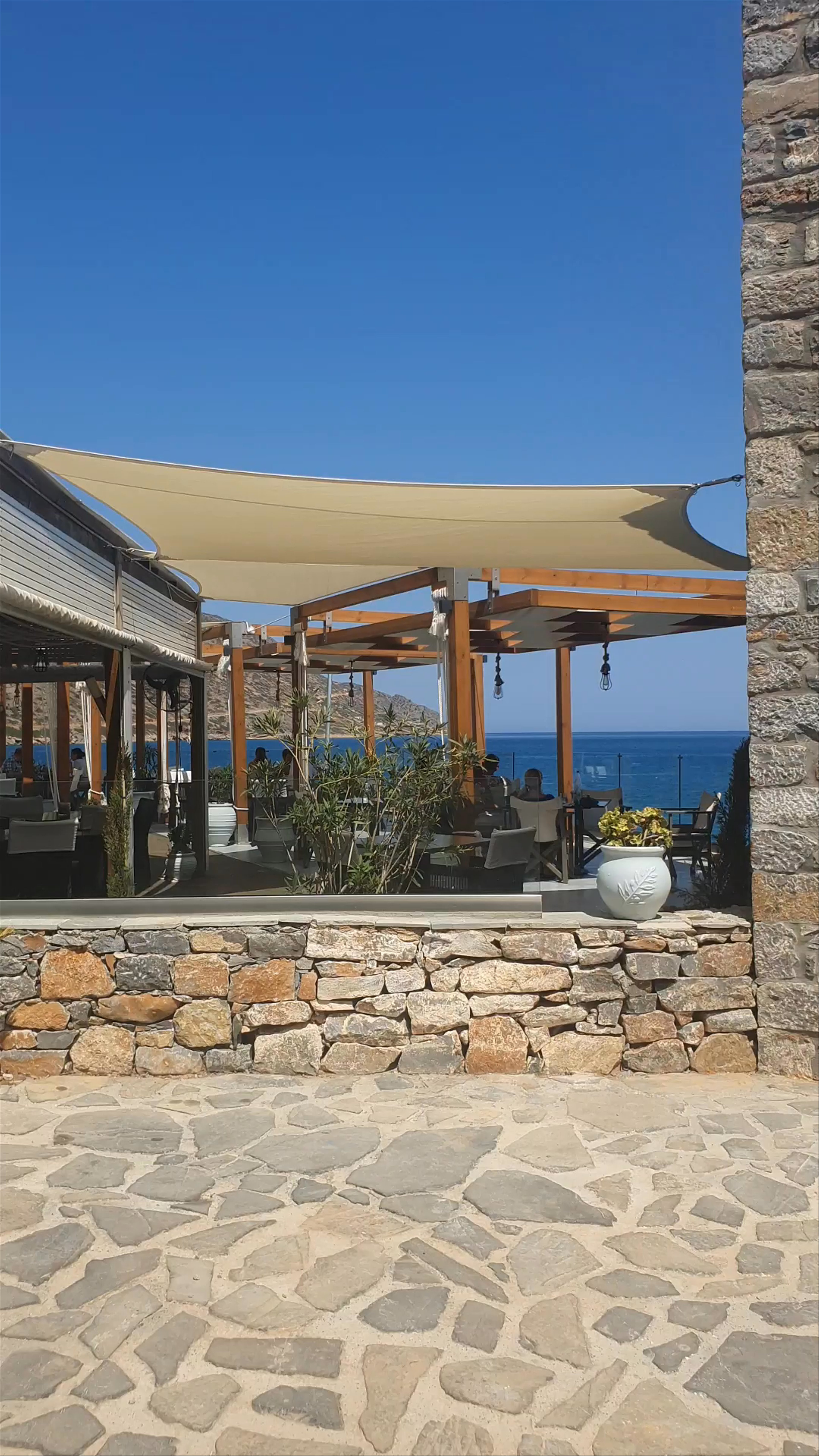 Ocean Restaurant Plaka: Seaside Dining with Aegean Views