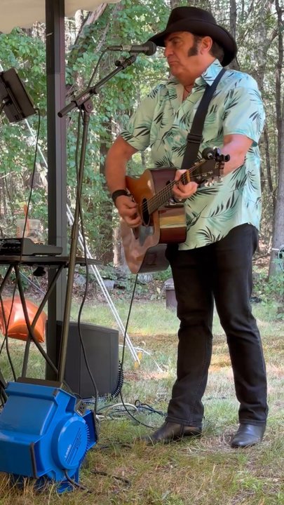 Robert Black Entertainment - Burning Love - Musicians Near Me - Providence, Rhode Island