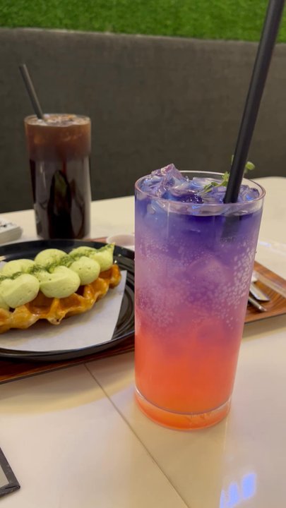 One Bite Cafe - Galaxy-ade - Desserts Near Me - Seattle, Washington