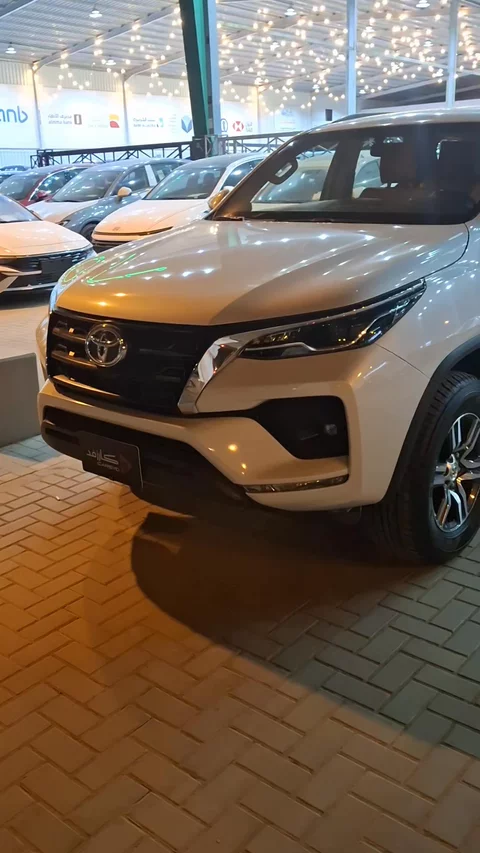 تويوتا فورتشنر VX 2023