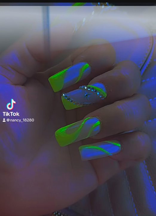 Ucare Nails Bar - Simplemente hermosas me encantó buen trabajo - Nail Salons Near Me - Escondido, California