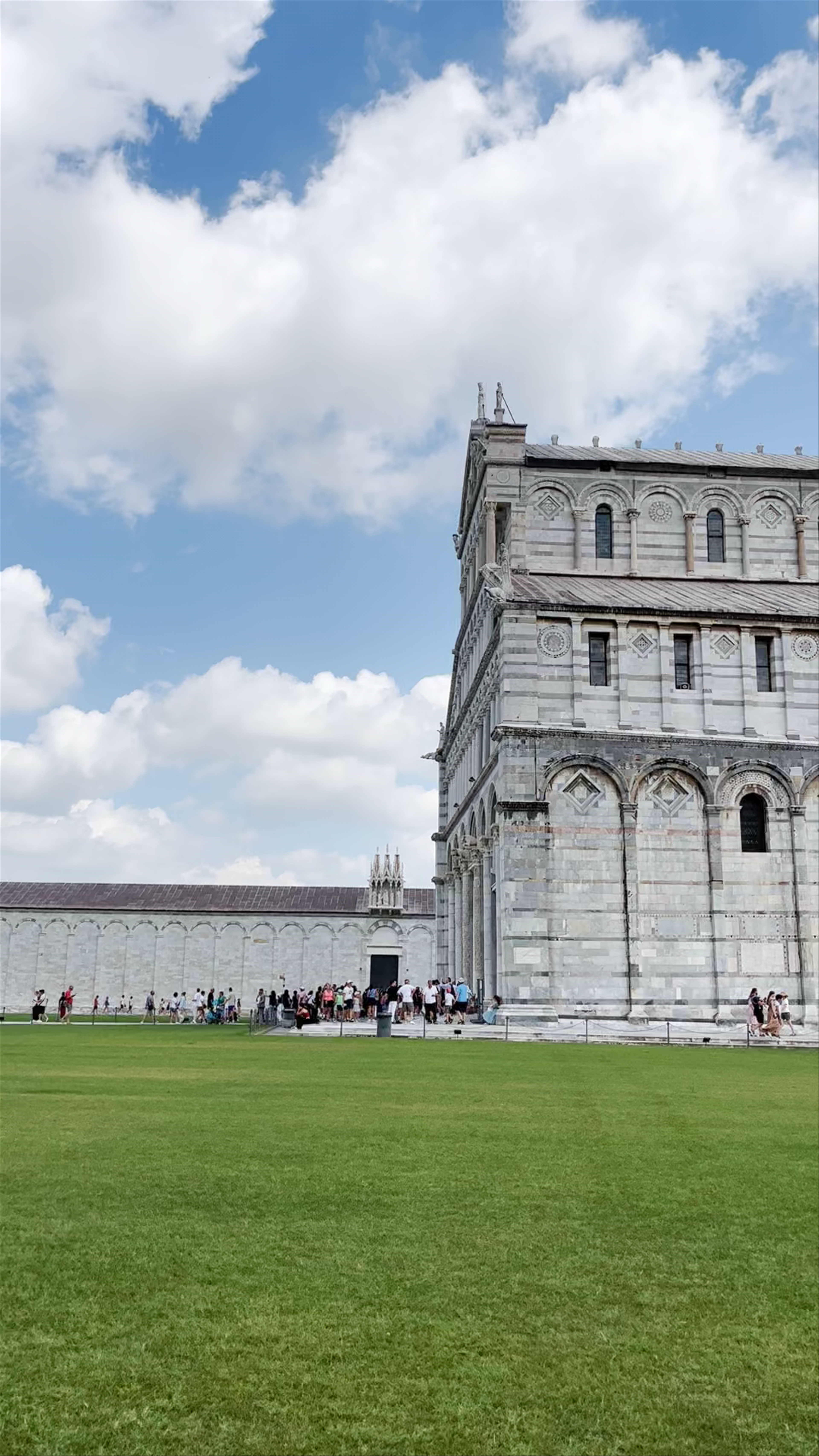 Piazza del Duomo in Pisa: Majestic Architecture and Timeless Charm