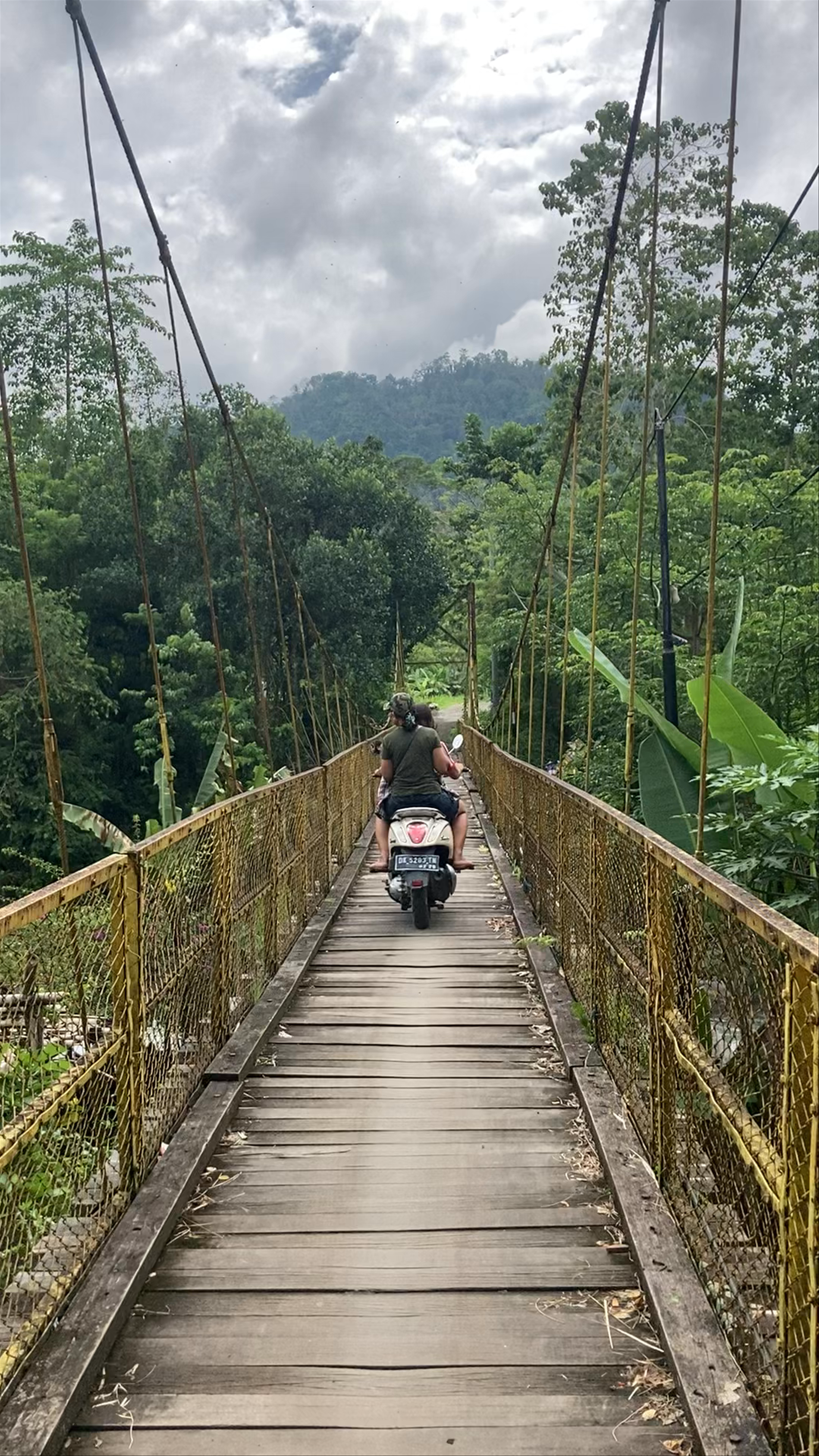 Jembatan Kuning Tukad Yeh Unda: Serene Suspension Bridge Ride in Bali Nature