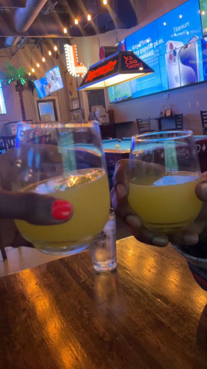 Crazy Pour - Sunday mimosas! Only $4. VIBES ARE HIGH - Sports Bars Near Me - Villa Park, Illinois