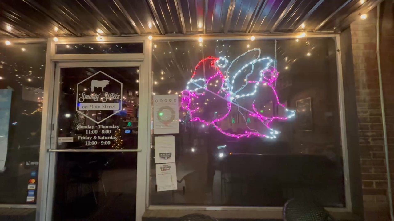 Smokin' Sisters - When pigs fly - Barbeque Near Me - Wagoner, Oklahoma