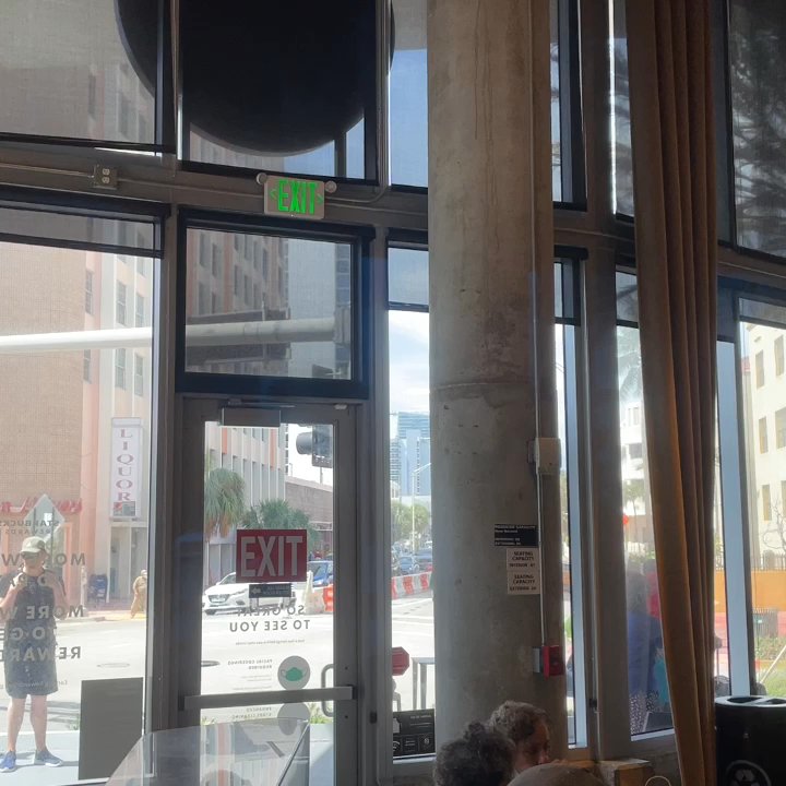 Starbucks - Coffee & Tea Near Me - Miami Beach, Florida