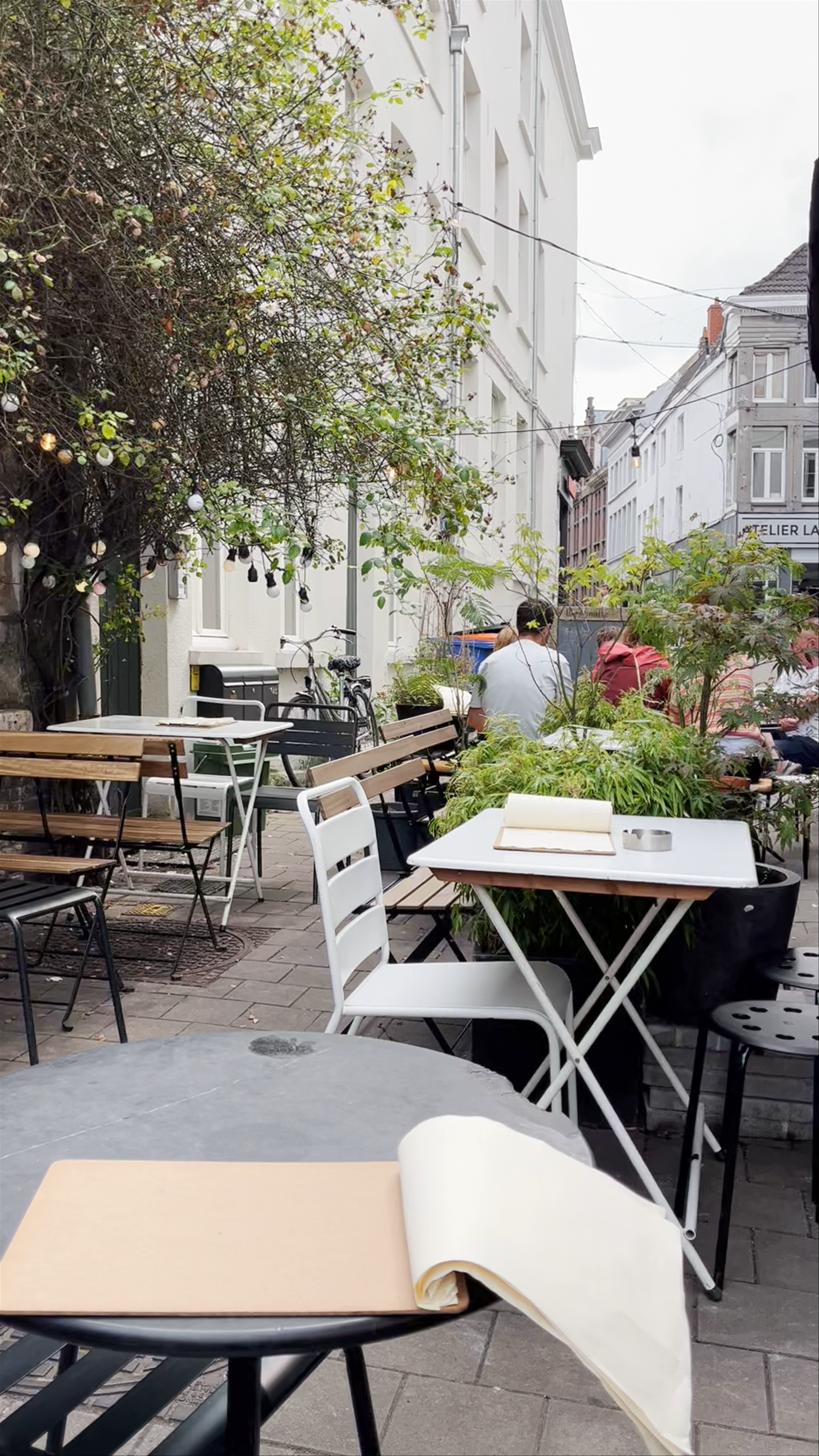 Barrazza Café: Charming Outdoor Dining in Ghent