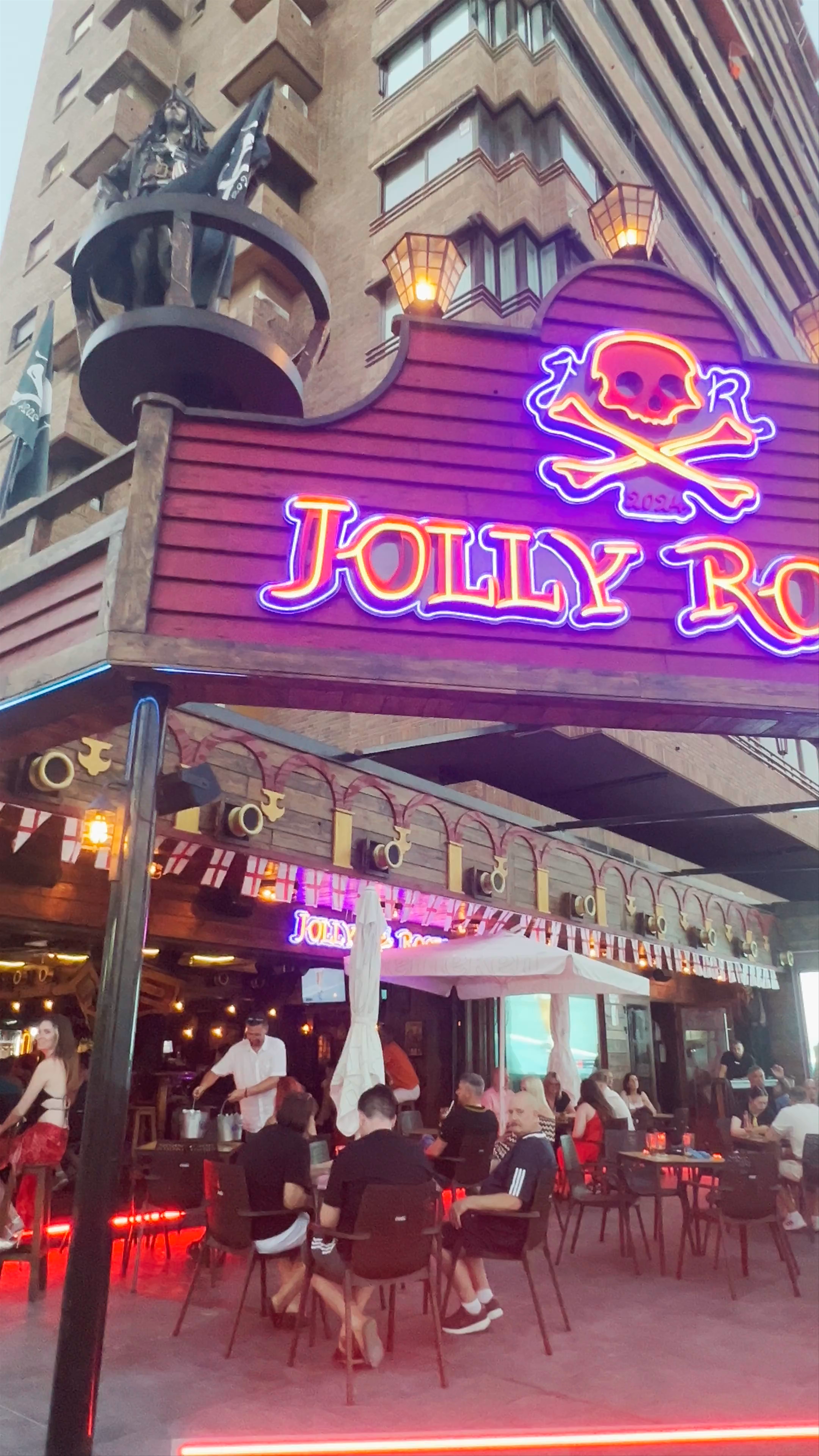 Jolly Roger Beach Bar Benidorm: Vibrant Sunset Vibes by the Sea