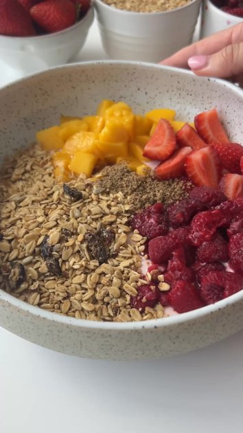 High Protein Yoghurt Glow Bowl | alicelovesbreakfast