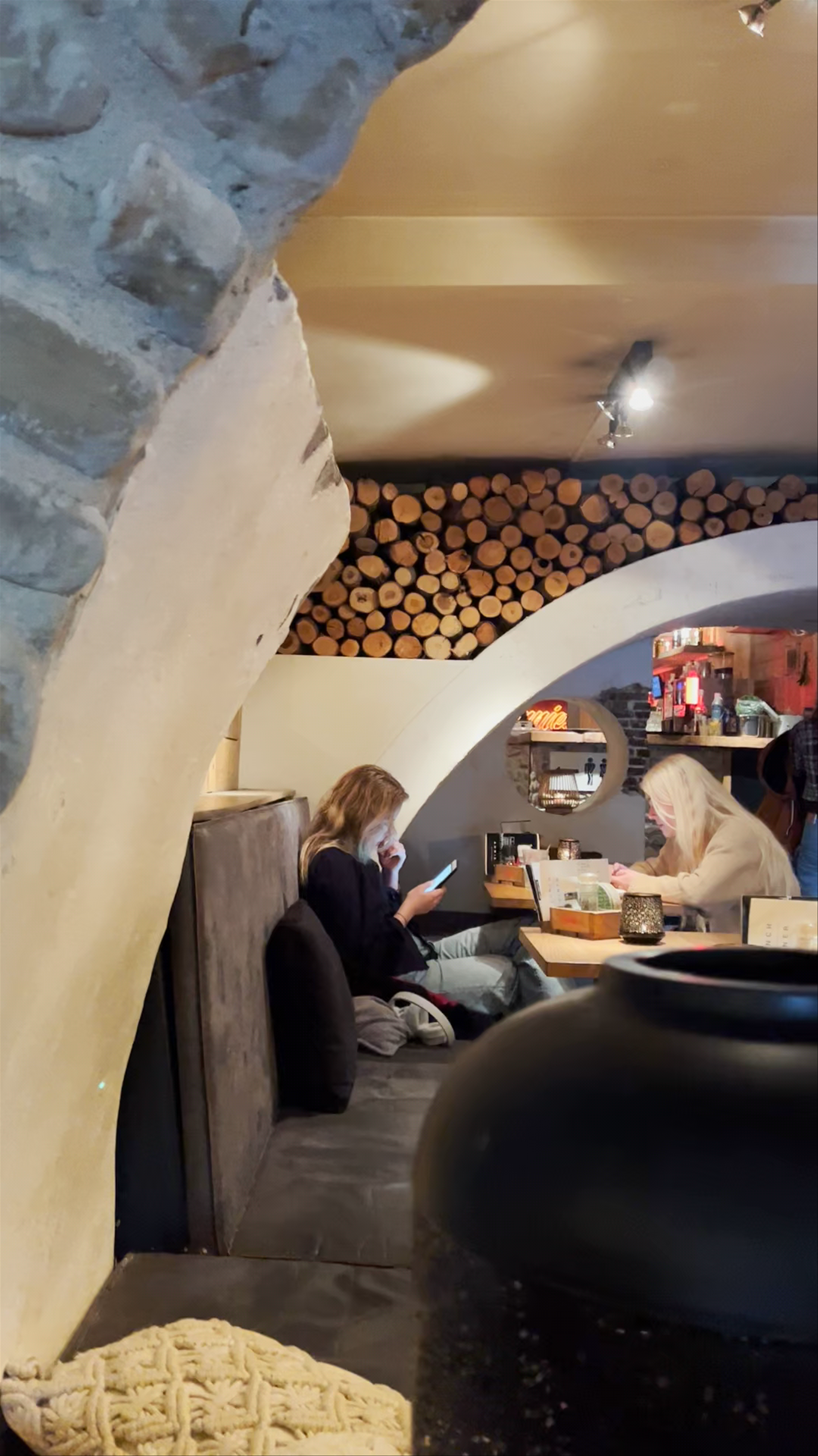 Cozy Vibes at Annie's Cafe, Leiden