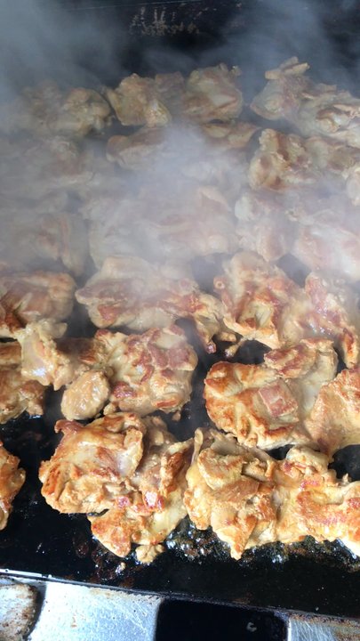 Mi Ranchitos - Cooking the juicy and delicious Halal chicken - Food Trucks Near Me - Sterling, Virginia