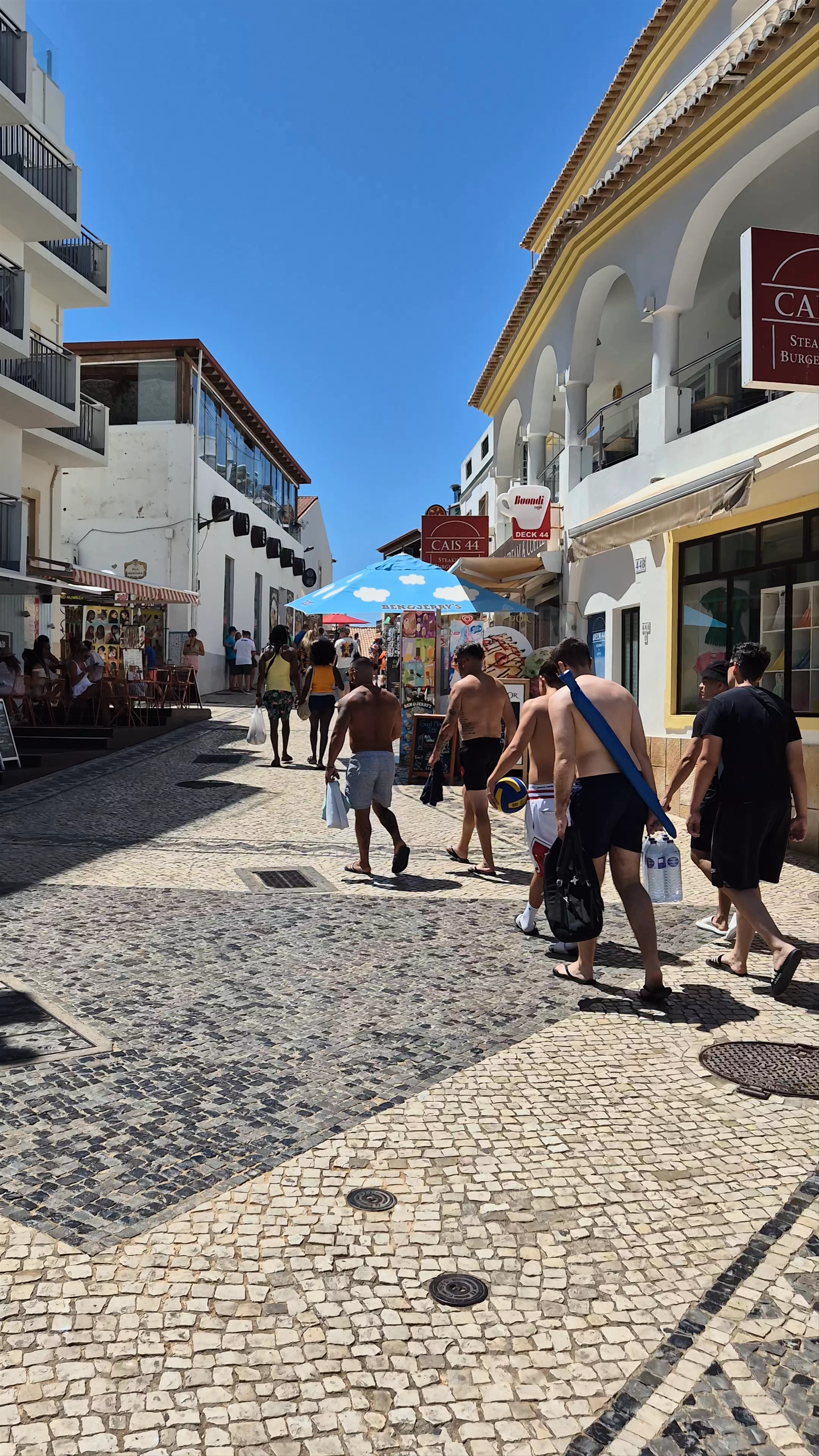 Placa de Albufeira, Rua Almirante Gago Coutinho, Albufeira