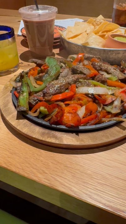Cinco Ninos - Beef nachos. Steak fajitas, carnitas burrito. Chips salsa & guacamole. - Mexican Near Me - Wisconsin Dells, Wisconsin