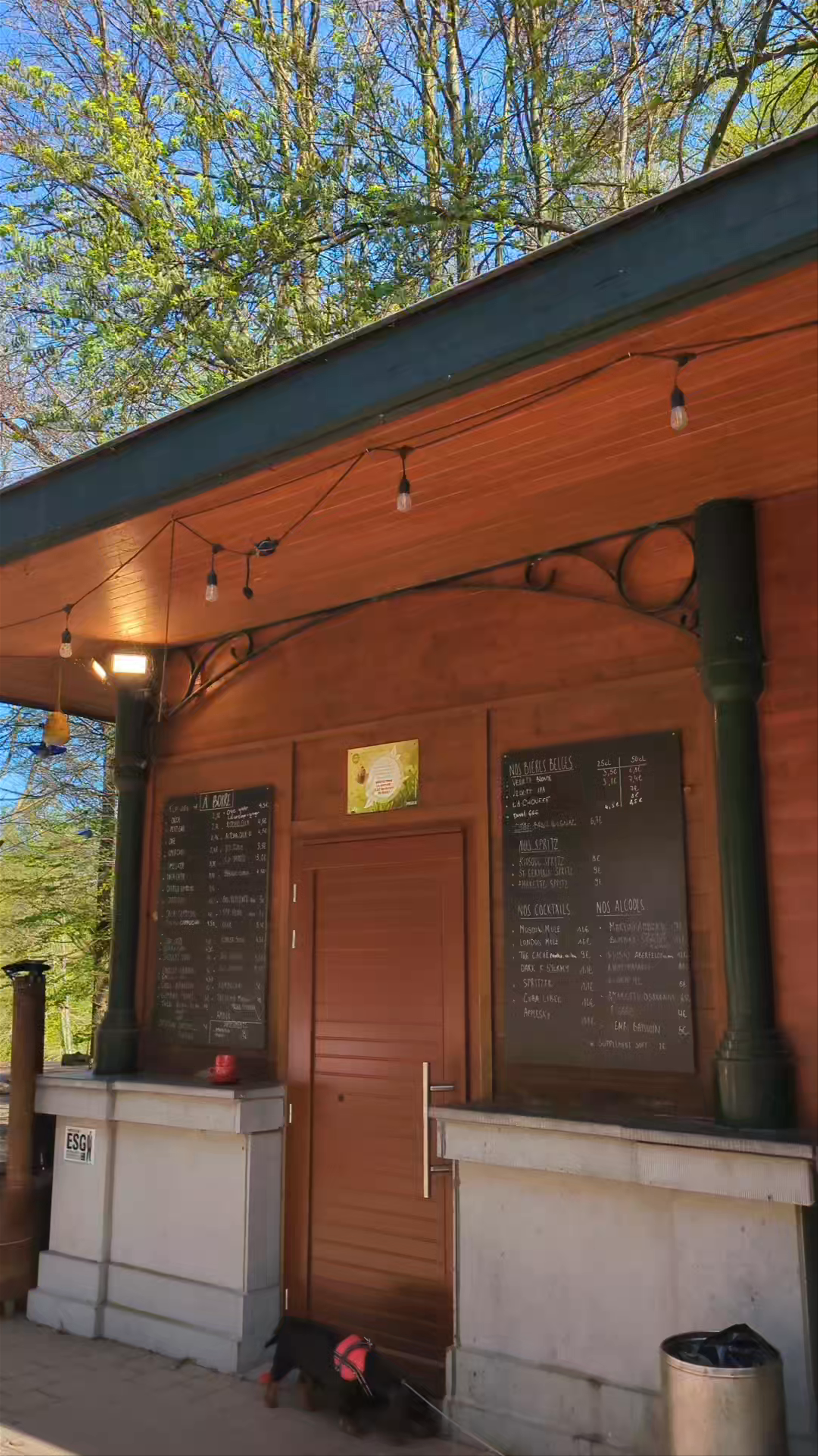 Le Kiosque: Charming Outdoor Café Experience in Brussels