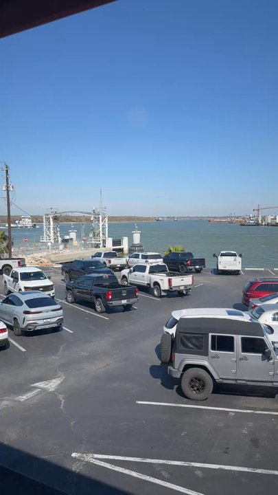 Monument Inn - Seafood Near Me - La Porte, Texas