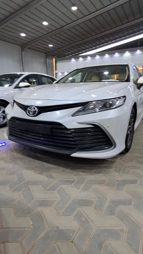 تويوتا كامري LE 2024