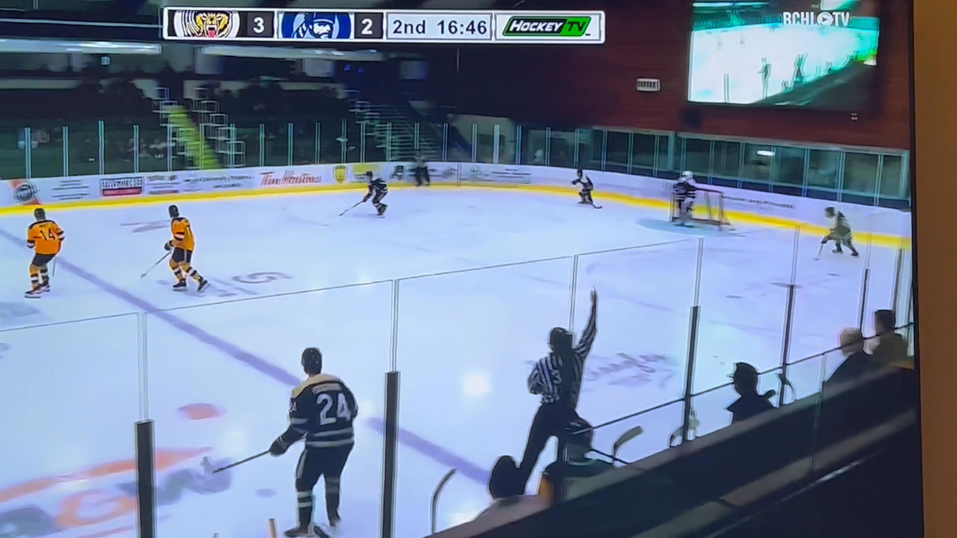 15 Year Old Simon Ward's Impressive BCHL Debut with Victoria Grizzlies