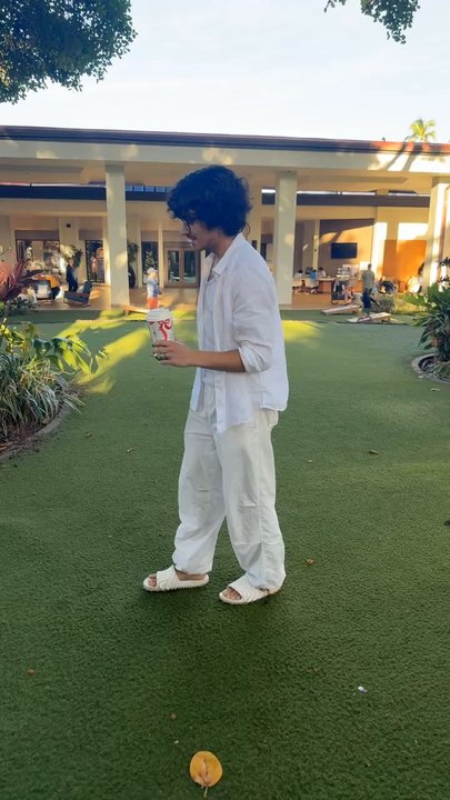 Starbucks - Starbucks in his hand! - Coffee & Tea Near Me - Kihei, Hawaii