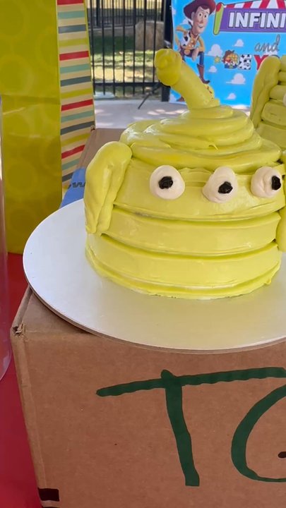 Drooly Cakes - Custom Cakes Near Me