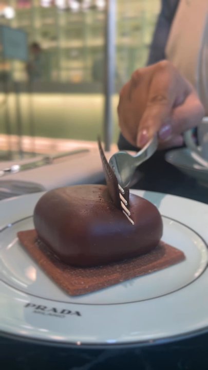 Prada Caffe In Harrods - Pastry - Cafes Near Me - London, XGL