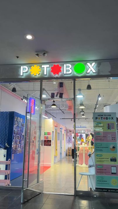 Potobox Studio - super cute and clean photobooth - Photography Stores & Services Near Me - Los Angeles, California