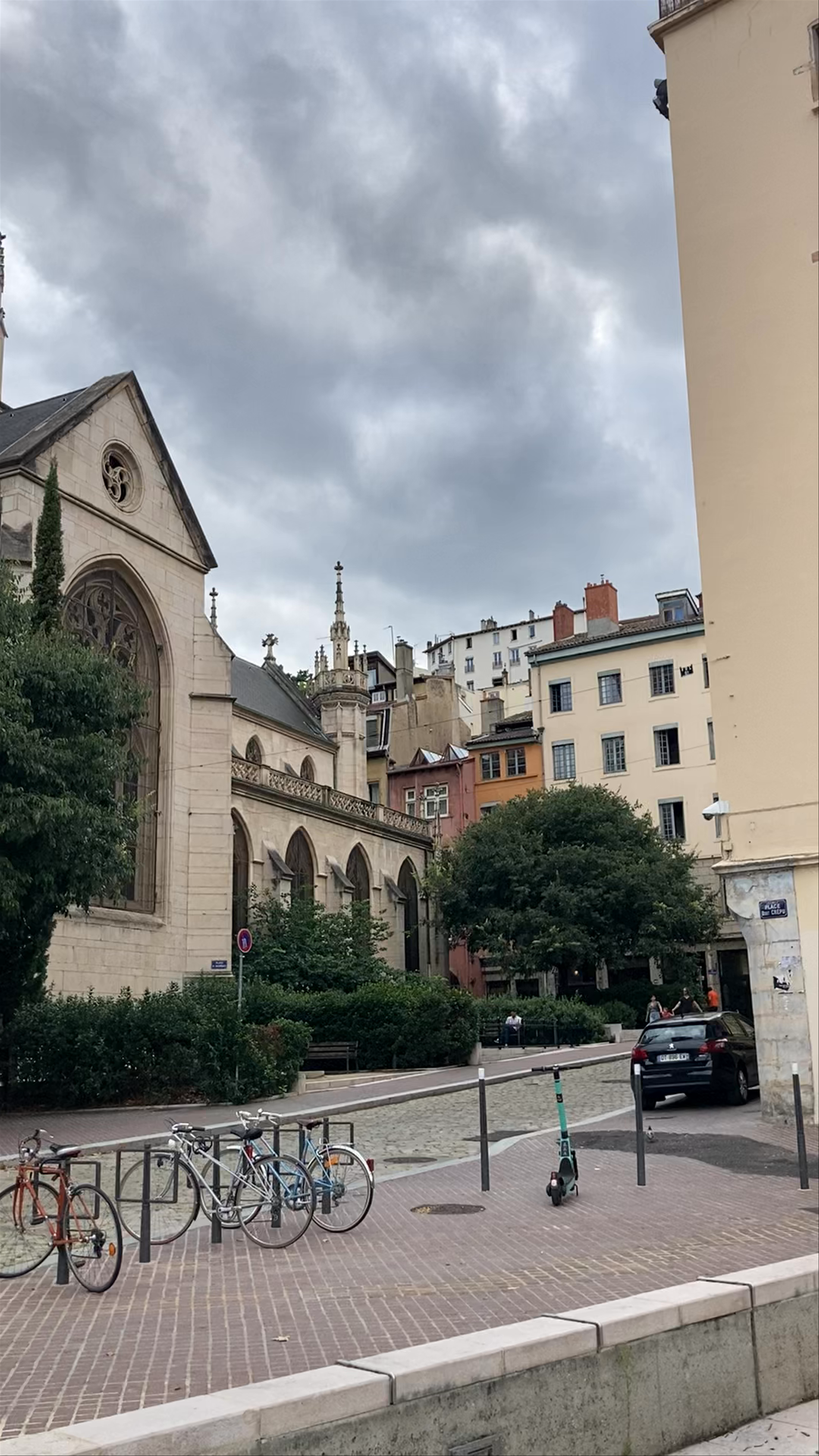 Église Saint-Georges: Gothic Elegance in Lyon's Historic Quarter