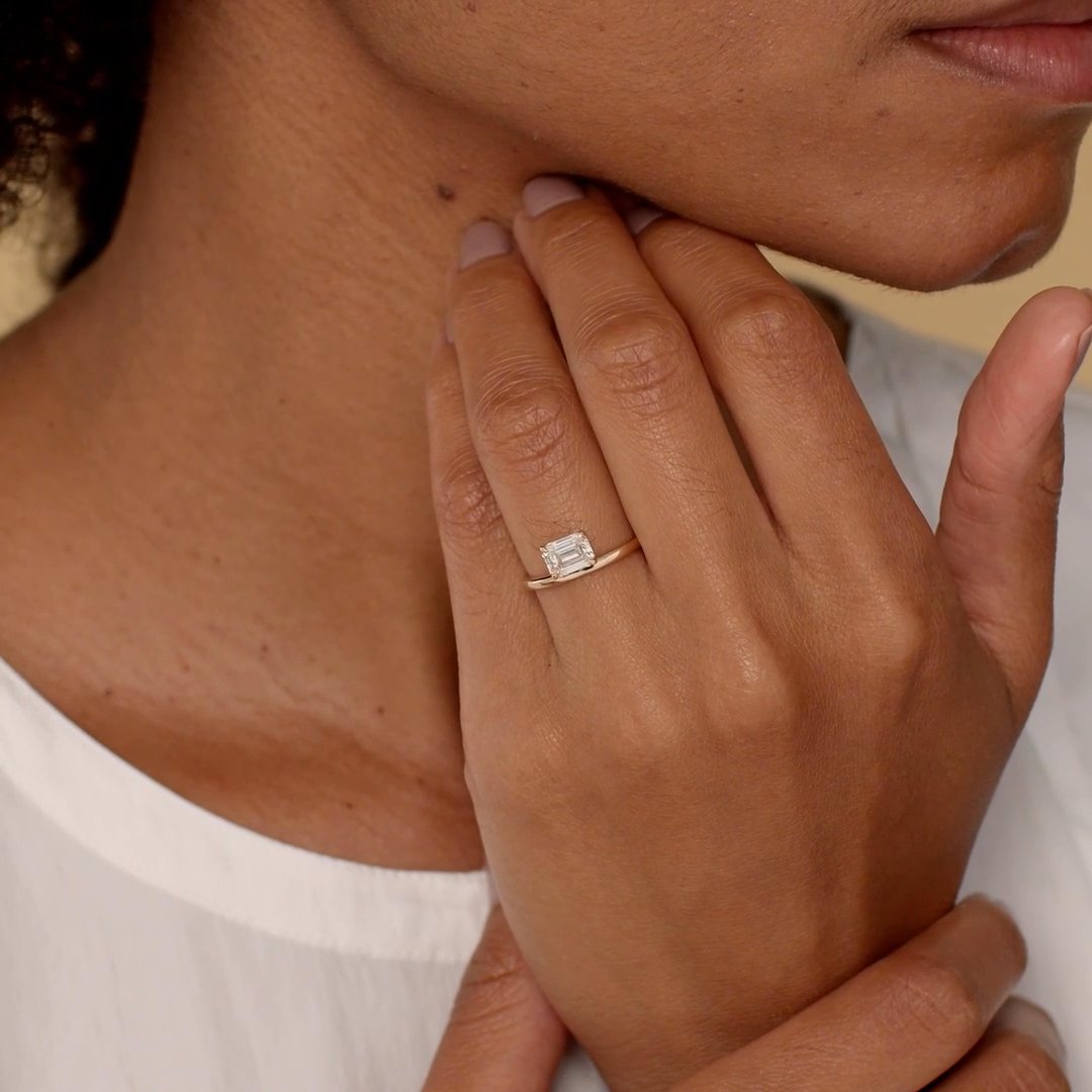 The Hover | Emerald | 14k | Rose Gold | bandAccent: Plain | diamondOrientation: vertical | caratWeight: other