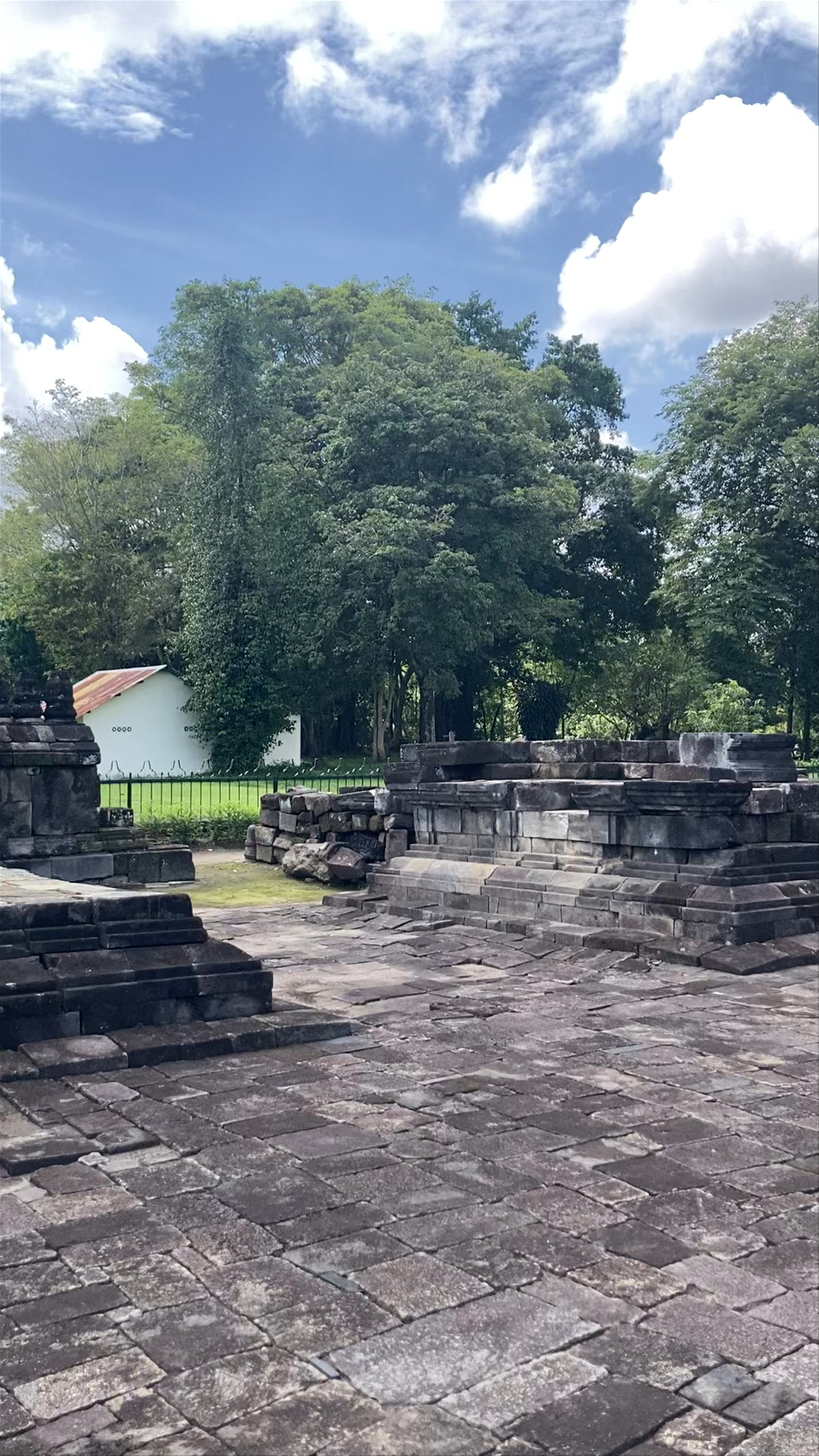 Candi Lumbung