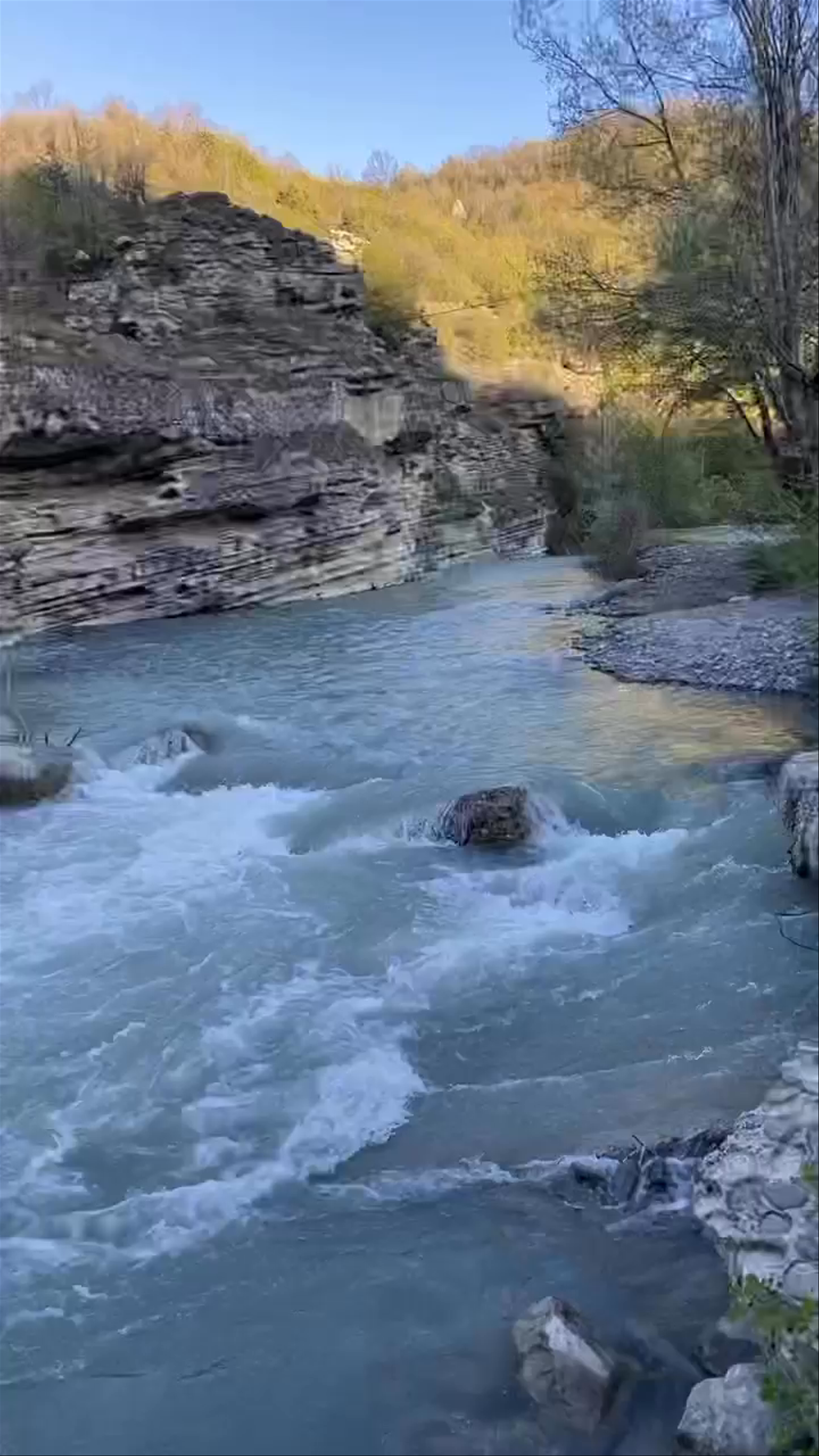 River Party - Νεστόριο