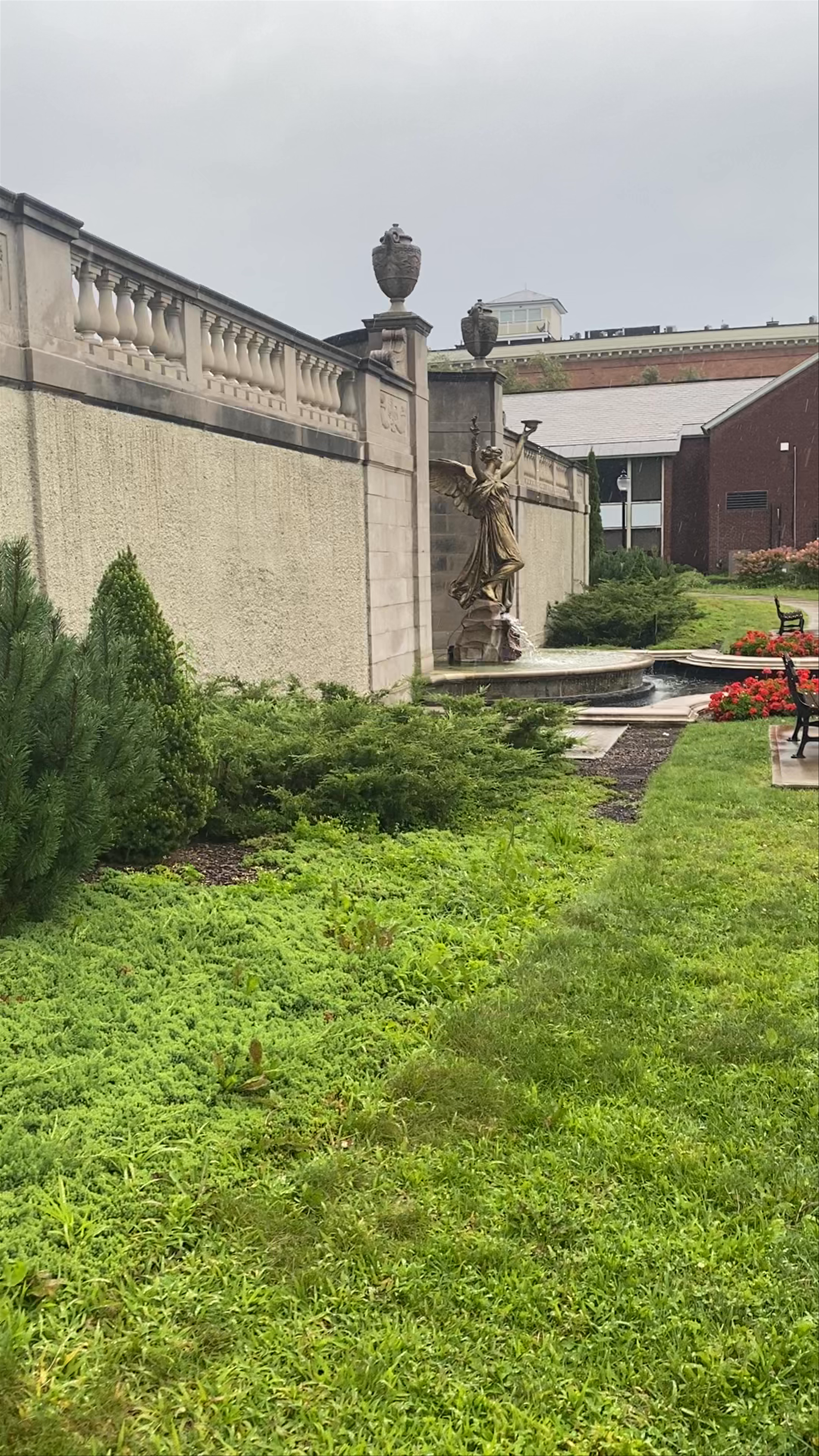 Trask Memorial Fountain: A Peaceful Garden Retreat in Saratoga Springs